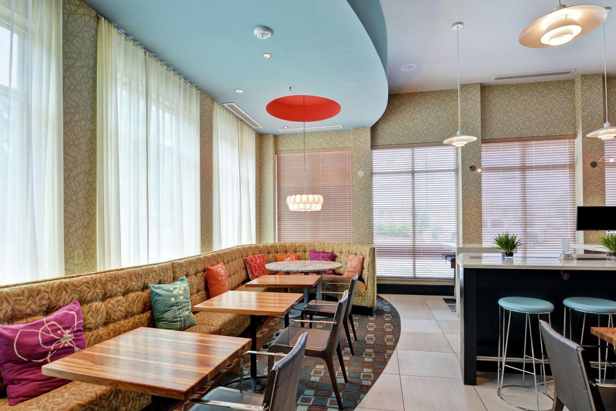 Hilton Garden Inn Raleigh/Crabtree Valley Zewnętrze zdjęcie